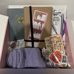 SALE ‼️FREE BOOK WITH PURCHASE‼️ BLIND DATE WITH A BOOK - BOOK LOVERS THEMED BOX